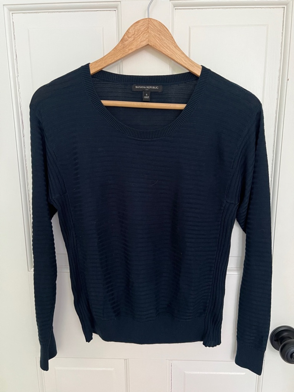 Banana Republic Women's Navy Blue Lightweight Crewneck Sweater